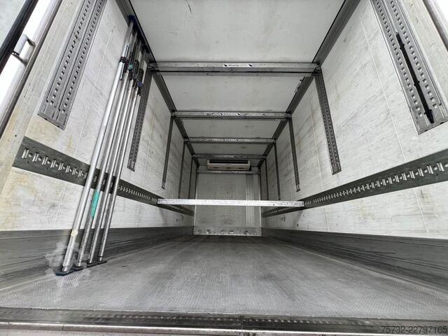 Refrigerated truck Scania R560 V8 E6 TK UT 800 Retarder Schlafkabine DS