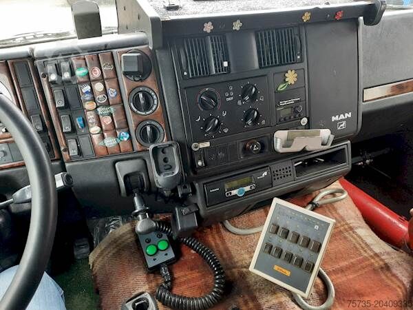 Timber transporter MAN 27.464 6X4