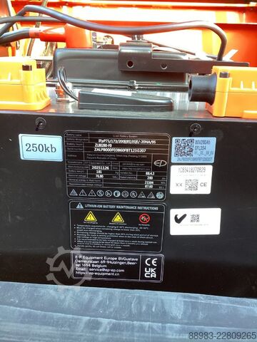 Electric 4-wheel forklift EP EFL30 Pro + Fingertip + Waage