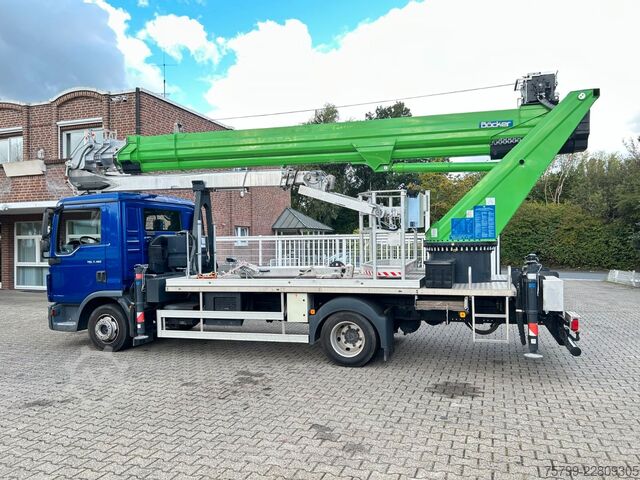 Truck-mounted crane van MAN 7.180 mit Böcker Dachdeckerkran bis 37 m 37-4000