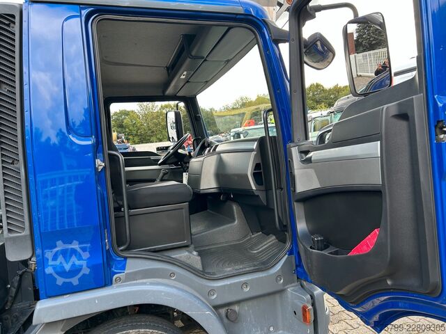 Truck-mounted crane van MAN 7.180 mit Böcker Dachdeckerkran bis 37 m 37-4000