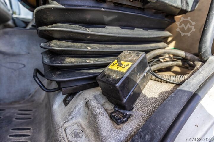 Kipper mit Kran RENAULT KERAX 270 DCI - PK 9501
