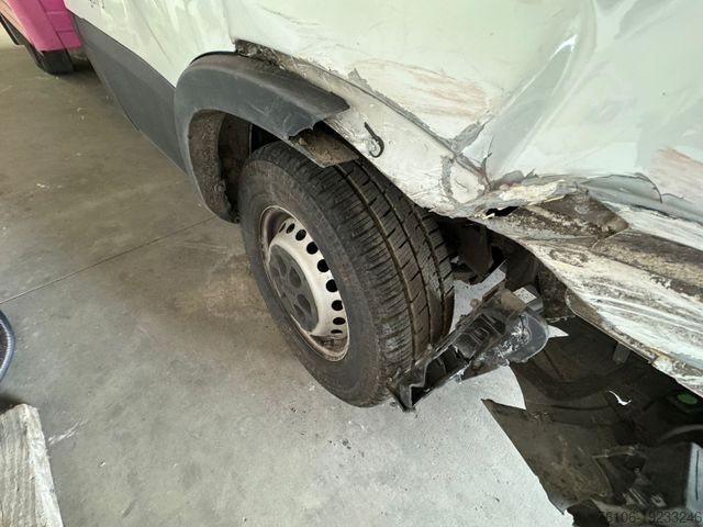 Transporter mit Koffer IVECO Daily 35S14 Hi-Matic Koffer*Ahk*Seiten tür*