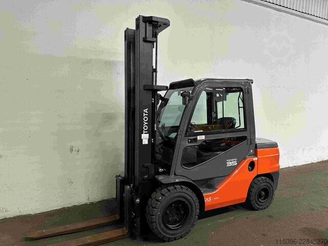 Dieselstapler Toyota 52-8FDJF35 - TRIPLEX - NEUWERTIG