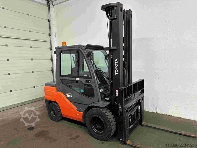 Dieselstapler Toyota 52-8FDJF35 - TRIPLEX - NEUWERTIG !!!