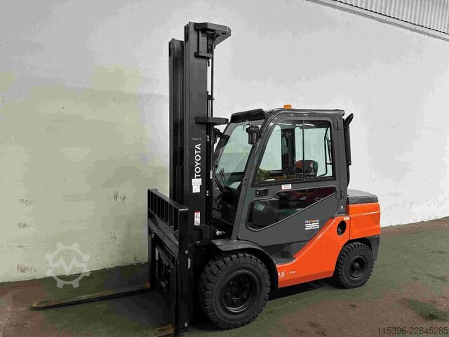 Dieselstapler Toyota 52-8FDJF35 - TRIPLEX - NEUWERTIG !!!