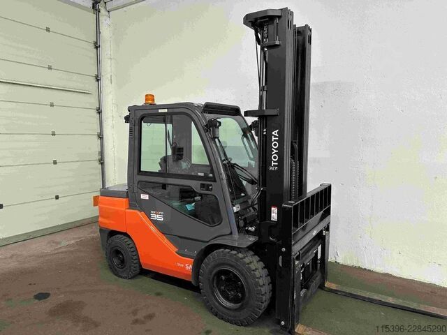 Dieselstapler Toyota 52-8FDJF35 - TRIPLEX - NEUWERTIG !!!
