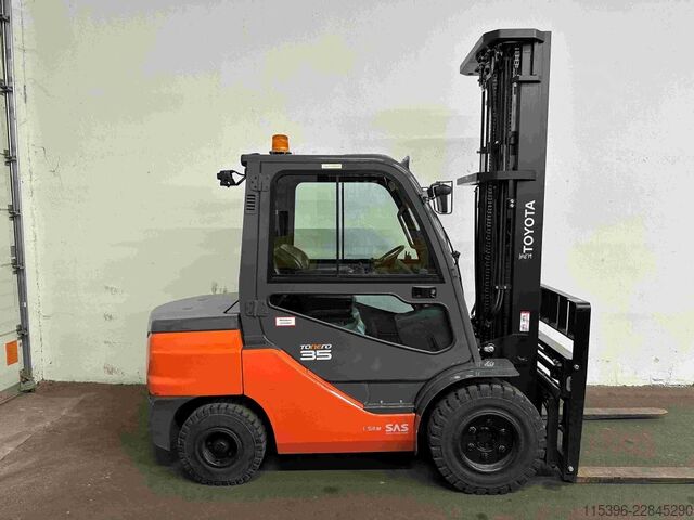 Dieselstapler Toyota 52-8FDJF35 - TRIPLEX - NEUWERTIG !!!