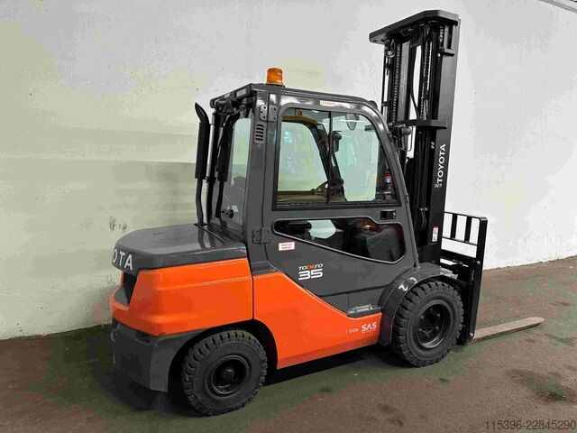 Dieselstapler Toyota 52-8FDJF35 - TRIPLEX - NEUWERTIG !!!