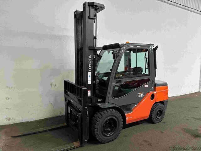 Dieselstapler Toyota 52-8FDJF35 - TRIPLEX - NEUWERTIG !!!