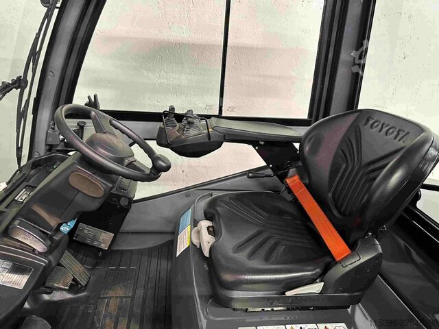 Dieselstapler Toyota 52-8FDJF35 - TRIPLEX - NEUWERTIG !!!