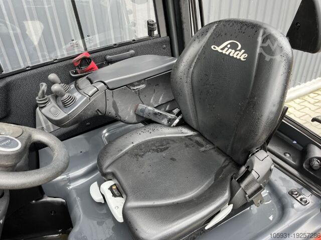Electric 3-wheel forklift Linde E16C-02