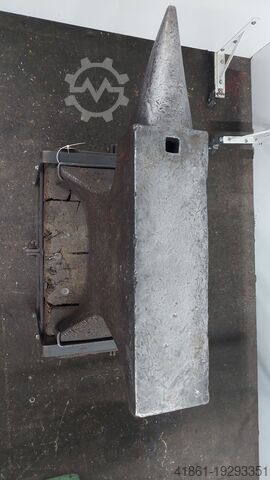 Schmiedeamboss mit Holzuntergestell UNBEKANNT Amboss 200 kg