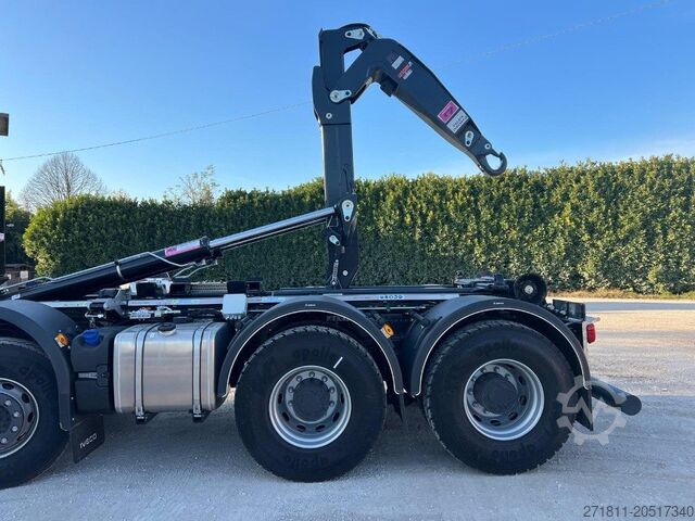 Roll-off tipper truck IVECO IVECO TRAKKER T-WAY AD500 NUOVO SCARRABILE