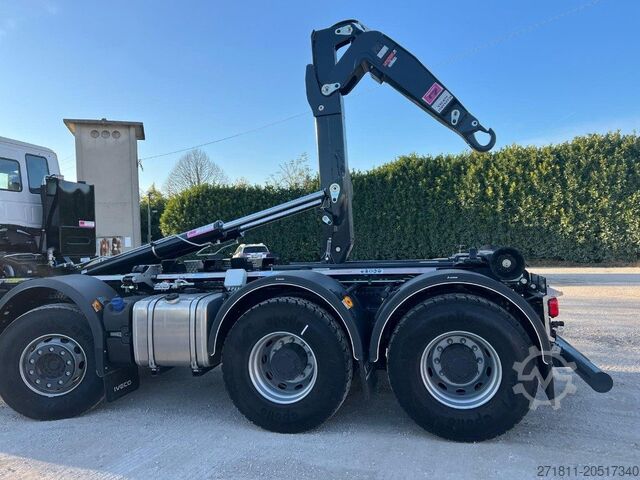 Roll-off tipper truck IVECO IVECO TRAKKER T-WAY AD500 NUOVO SCARRABILE