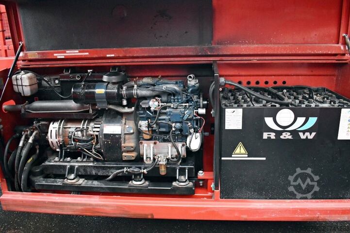 Scissor lift Holland Lift Combistar M-250HYL25 4WD/P/N