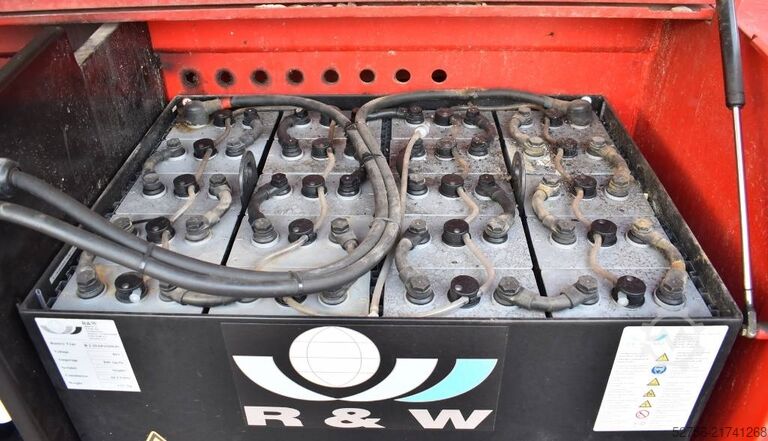 Scissor lift Holland Lift Combistar M-250HYL25 4WD/P/N