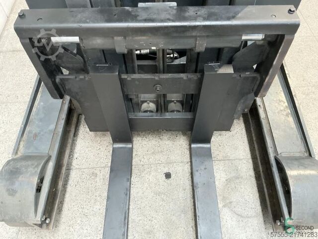 Reach truck Linde R16HD