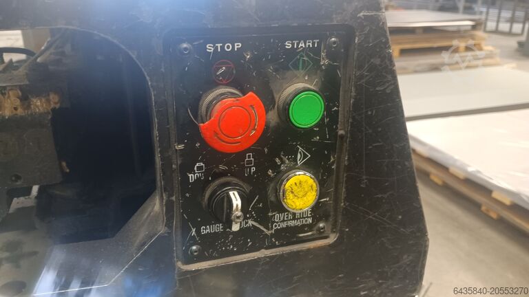 Machining center Amada Aries 255