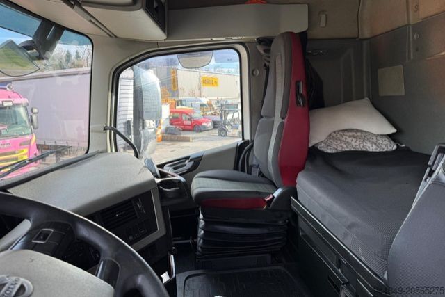 Swap body truck VOLVO FH-460 6x2 BDF