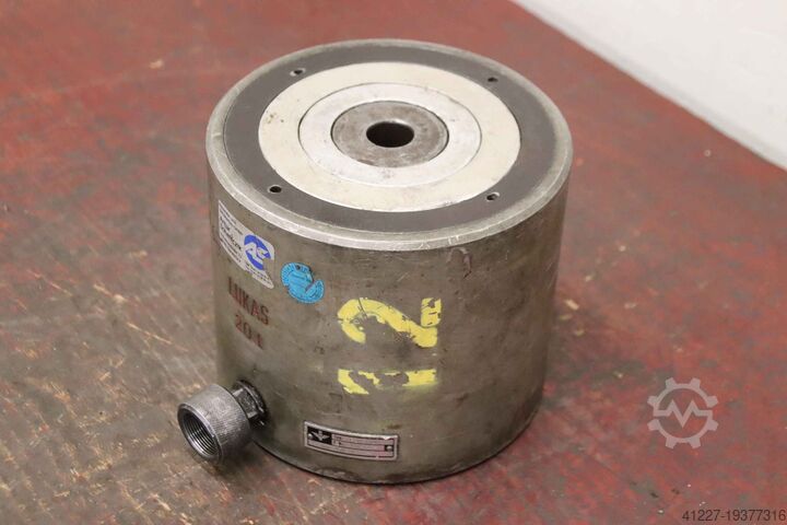Short-stroke heavy-duty cylinder 20 t Lukas FH HP20/T180