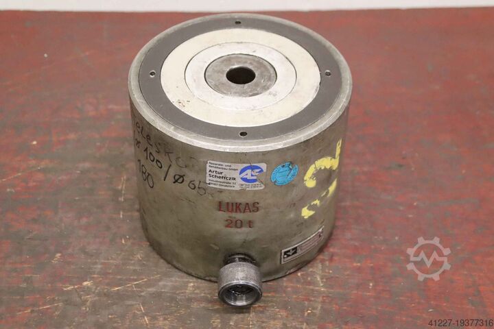 Short-stroke heavy-duty cylinder 20 t Lukas FH HP20/T180