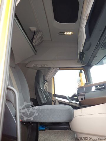 Standard tractor unit DAF XG+ 530 Skylight/Intarder/Hydr./PTO/Alcoa/257tkm