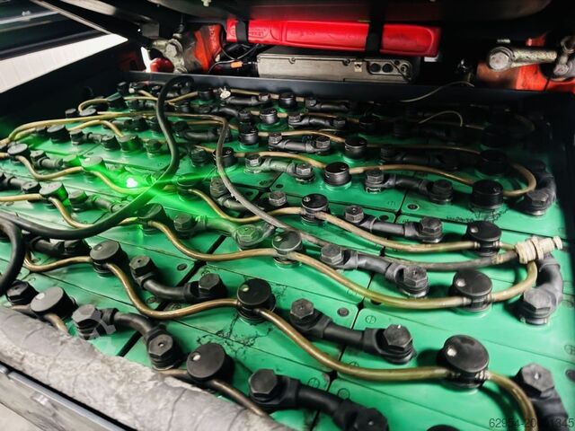 Electric 4-wheel forklift Linde E 30 HL-01/600 Kabine Triplex STVO