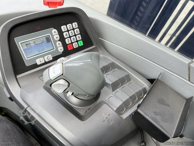 Reach Truck BT RRE140H