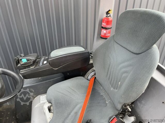 Electric 3-wheel forklift Jungheinrich EFG215