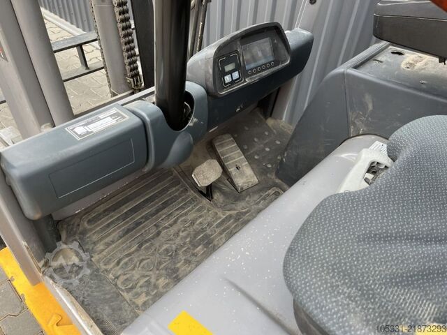 Electric 3-wheel forklift Jungheinrich EFG215