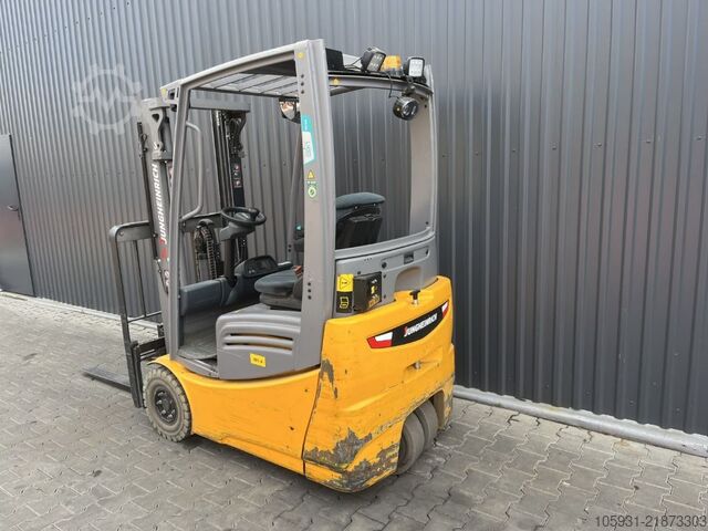 Electric 3-wheel forklift Jungheinrich EFG213