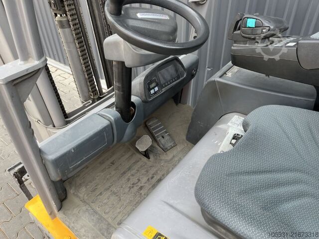 Electric 3-wheel forklift Jungheinrich EFG213