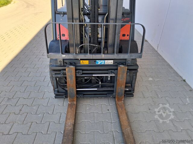 Forklift Linde H 25 Diesel Triplex Zinkenverstellgerät