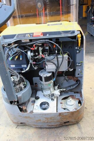 Stacker Jungheinrich EJC 214 430 DZ