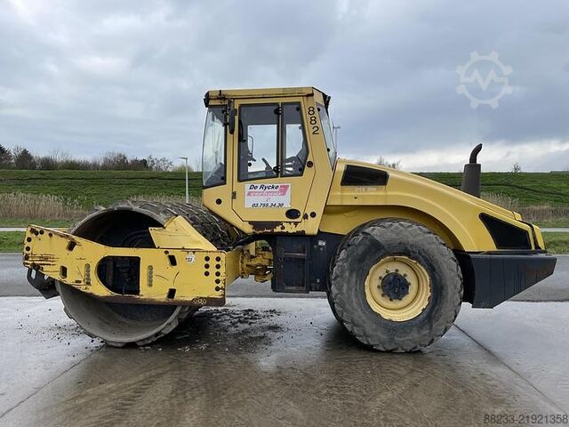 Single drum roller Bomag BW213DH-4