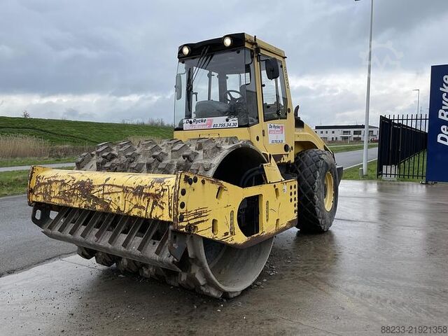 Single drum roller Bomag BW213DH-4