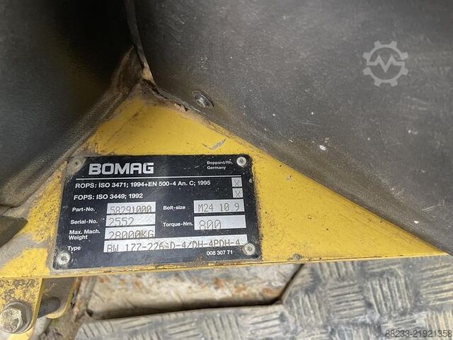 Single drum roller Bomag BW213DH-4