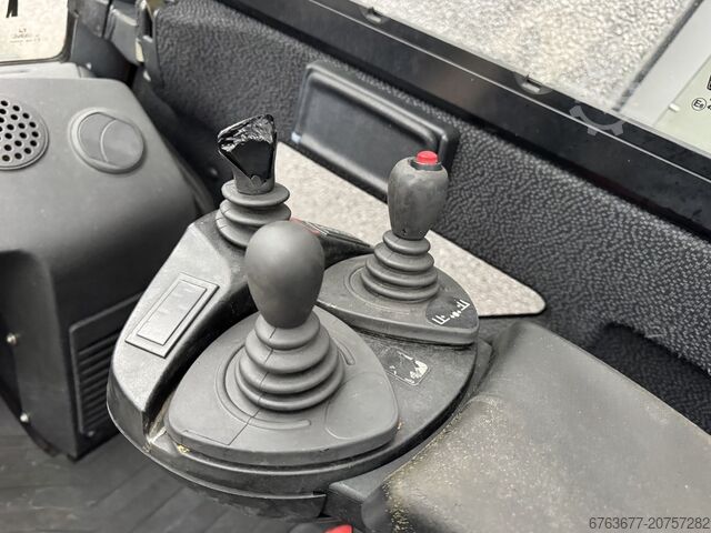 Linde H30T-01 Duplo 365 mit Seitenschieber / Gabelversteller LPG 2012 LINDE H30T-01 Duplo 365 Sideshift / Vorkversteller LPG 2012