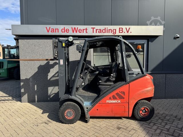 Linde H20D-01 Triplo 470 Freelift / Seitenschieber 5355 Betriebsstunden VW Diesel 2012 LINDE H20D-01 Triplo 470 Freelift / Sideshift  5355UUR VW Diesel 2012