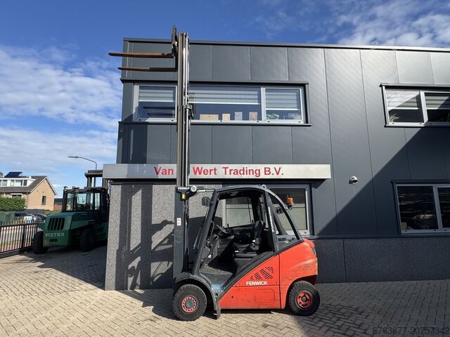 Linde H20D-01 Triplo 470 Freelift / Seitenschieber 5355 Betriebsstunden VW Diesel 2012 LINDE H20D-01 Triplo 470 Freelift / Sideshift 5355UUR VW Diesel 2012