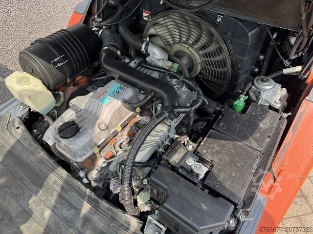 Gabelstapler Toyota 02-8FDF30 Duplo 450 mit Seitenschieber / Zinkenversteller, Diesel, Baujahr 2012 TOYOTA 02-8 FDF 30