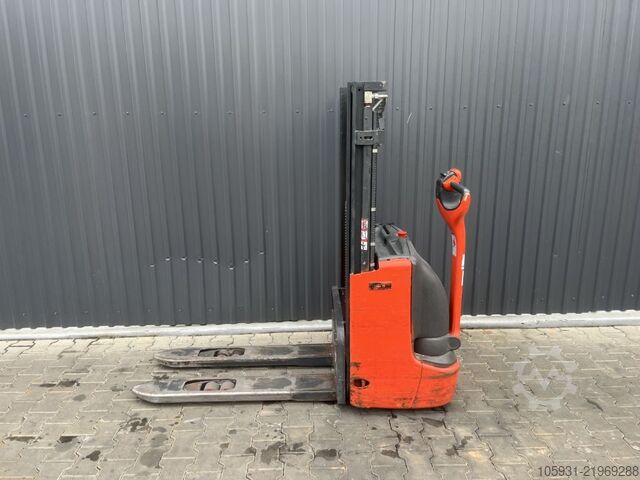 Pedestrian Stacker Linde L12