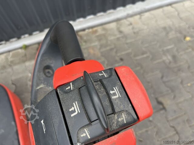 Pedestrian Stacker Linde L12L