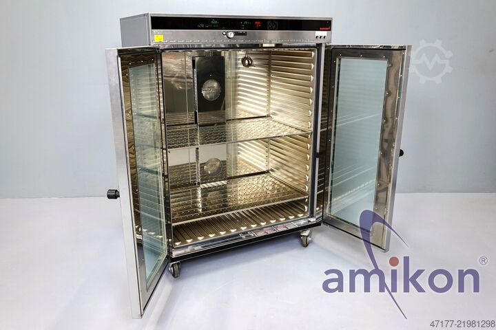 10°C bis + 300 °C 749 Liter Memmert Universal - Wärmeschrank UFP 800