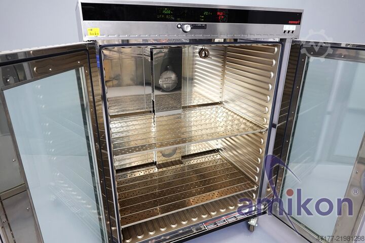 10°C bis + 300 °C 749 Liter Memmert Universal - Wärmeschrank UFP 800