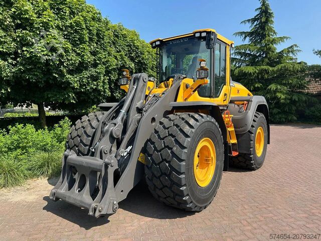 Radlader Volvo L120 H2 UNUSED Michelin 750/65