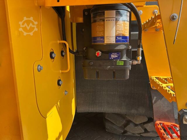 Radlader Volvo L120 H2 UNUSED Michelin 750/65