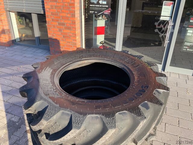 BKT 540/65R28 Agrimax RT 657 152 A8 BKT 540/65R28 Agrimax RT 657 152 A8