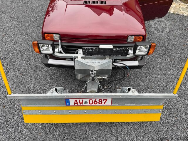 Kehrmaschine Lada Niva 1.7 Schneeschild Winterdienst